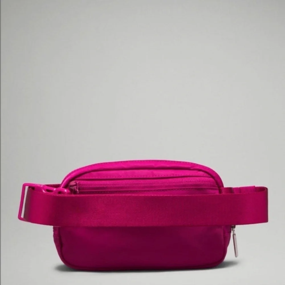Lululemon Everywhere Belt Bag Wild Berry - Picture 2 of 9